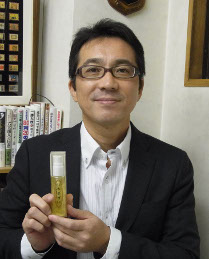 トロフィー佐藤、トロフィーで築いた人脈で「木曽檜歯磨きジェル」を開発