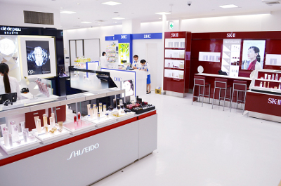 松屋銀座、2015年の化粧品売場における売上は160％で推移