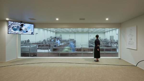 資生堂、福岡久留米工場内に見学施設をオープン