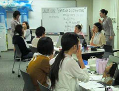 アルビオン、京都大学で就活応援メーク講座「就職活動応援メイク術」を開催
